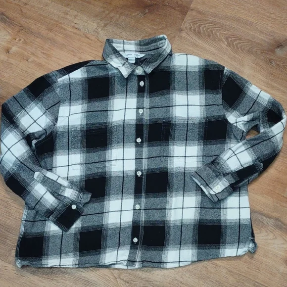 Old Navy Women's The Boyfriend Flannel Shirt - Picture 4 of 8